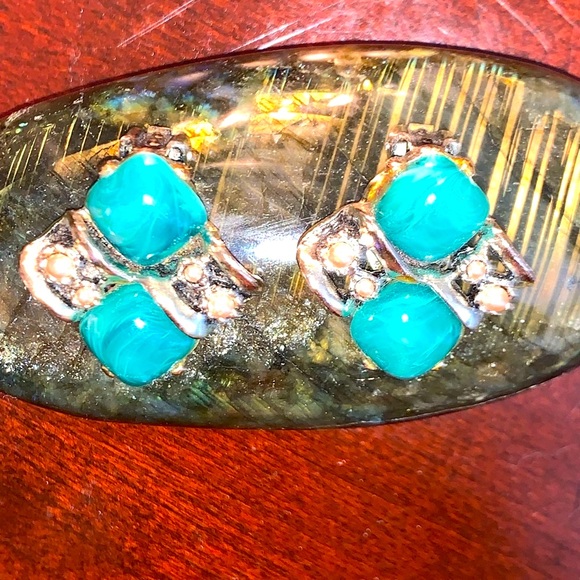 Malichite and Seed Pearl Clip-on Earrings 🚀CLOSET CLEAROUT DAY🚀 - Picture 2 of 9